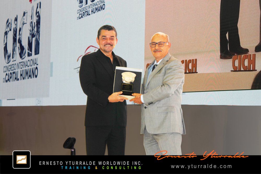 LATAM TEAM |Ernesto Yturralde reconocido por su trayectoria en Team Building y Desarrollo Organizacional en LATAM