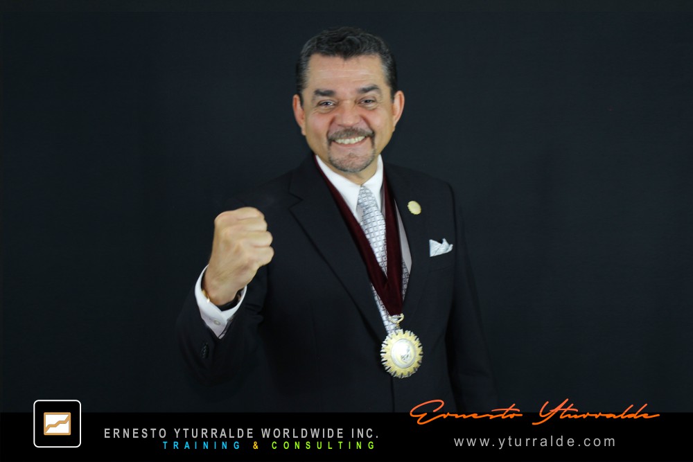 LATAM TEAM |Ernesto Yturralde galardonado como Speaker Internacional del Año en programas de Team Building y Liderazgo